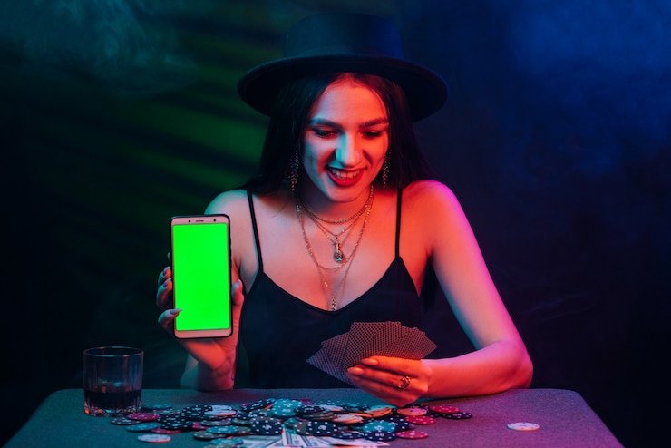 Tampilan meja Live Roulette paus66 dengan wheel fisik dan tampilan dealer dari multi-sudut kamera di layar seluler